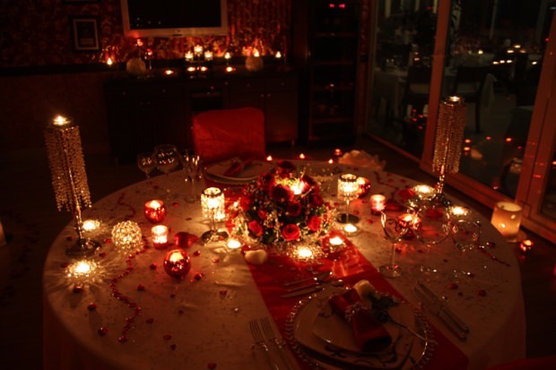 Предложение за брак при свещи