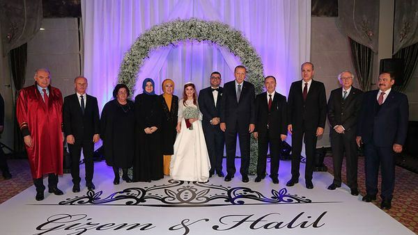Президентът Ердоган беше свидетел на две сватби в същия ден
