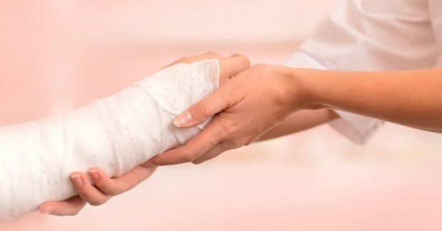 Има ли симптоми на киста (Ganglion) на ръка? Какъв е методът на лечение на киста на ръката?