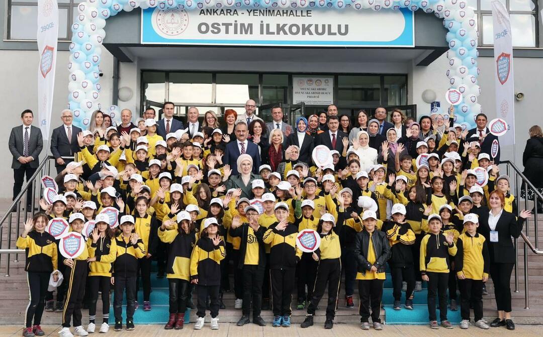 Емине Ердоган посети начално училище Ostim
