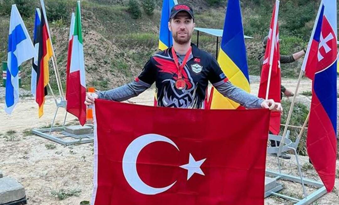Синът на Седа Саян Огулкан Енгин гордо развява турското знаме в Полша!