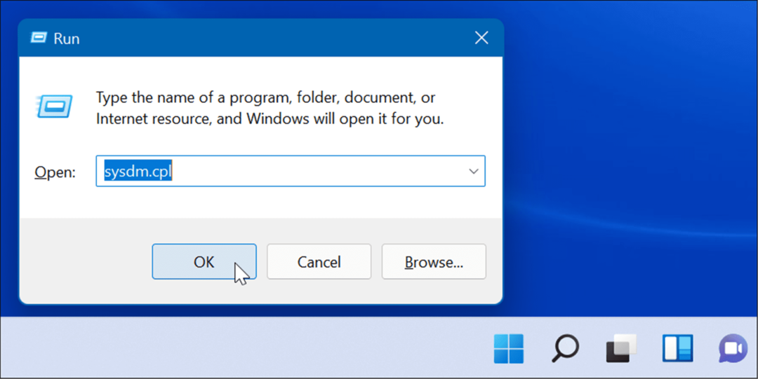 Изпълнете sysdm-cpl fix windows лентата на задачите, показваща се на цял екран