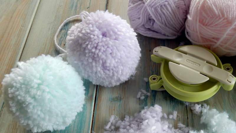 Как да си направим най-лесния помпон? Правенето на помпони за плетене у дома лесно ...