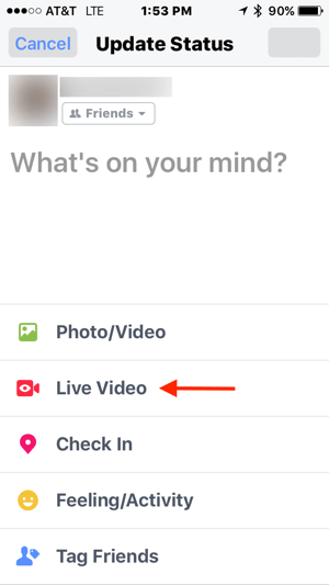 В актуализацията на вашия статус във Facebook докоснете Видео на живо.