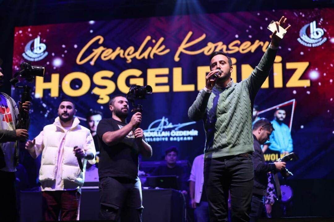 Мустафа Чечели духна като вятър на младежкия концерт в Bağcılar!