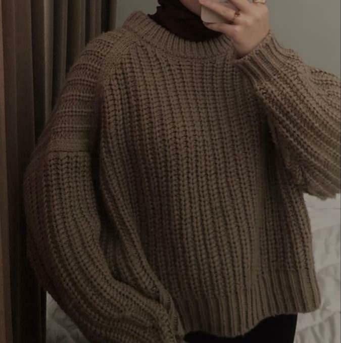 Пуловери в тенденцията за уютни момичета