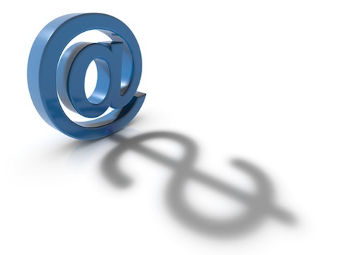 концепция за електронна търговия на символ на имейл адрес и символ на долар комбинирани