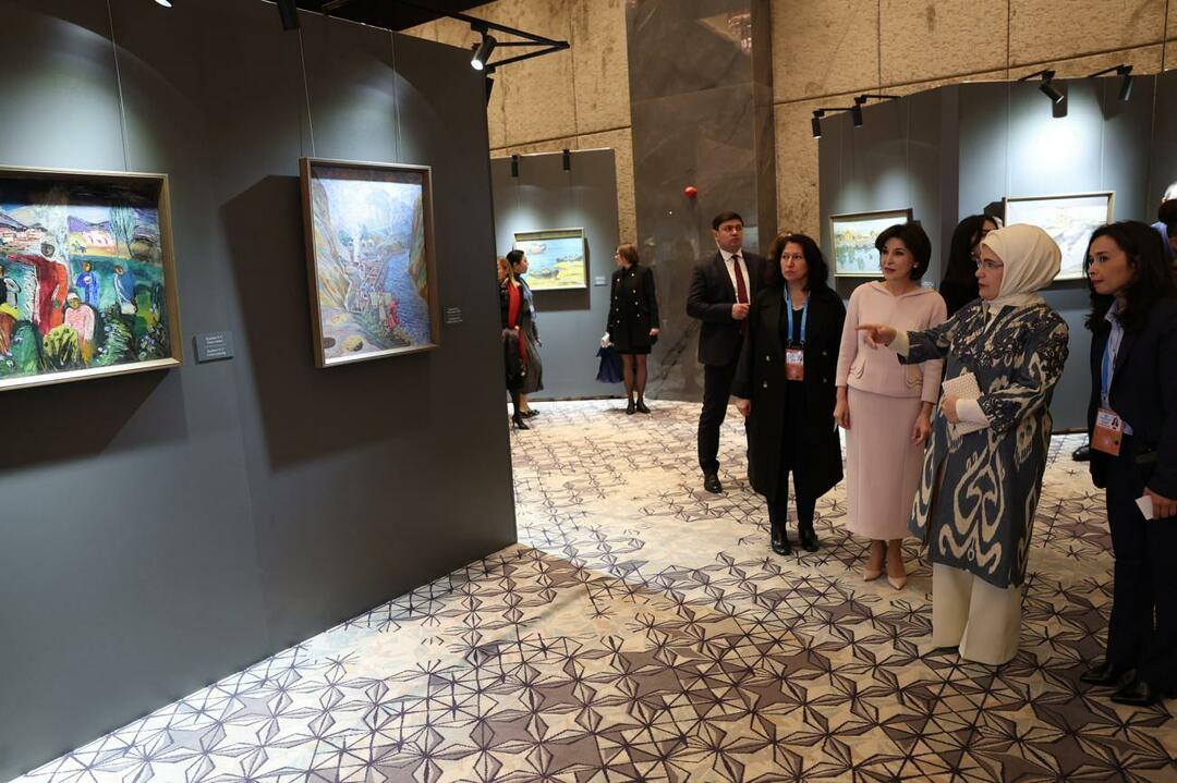 Емине Ердоган посети изложбата на цветовете на Узбекистан в Самарканд
