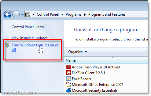щракнете върху включете или изключете функциите на Windows от Windows 7 програми и функции прозорец