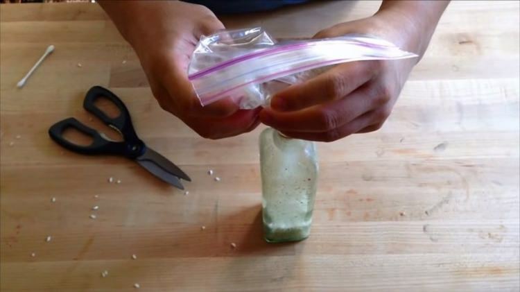 Как да почистите най-лесно стъклената бутилка с тесна уста? Най-лесният метод за почистване на тесни бутилки!