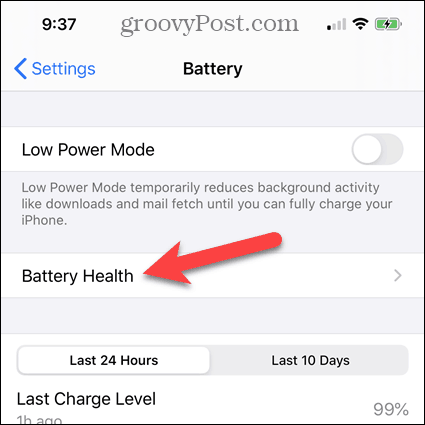 Докоснете Battery Health на екрана на батерията на iPhone