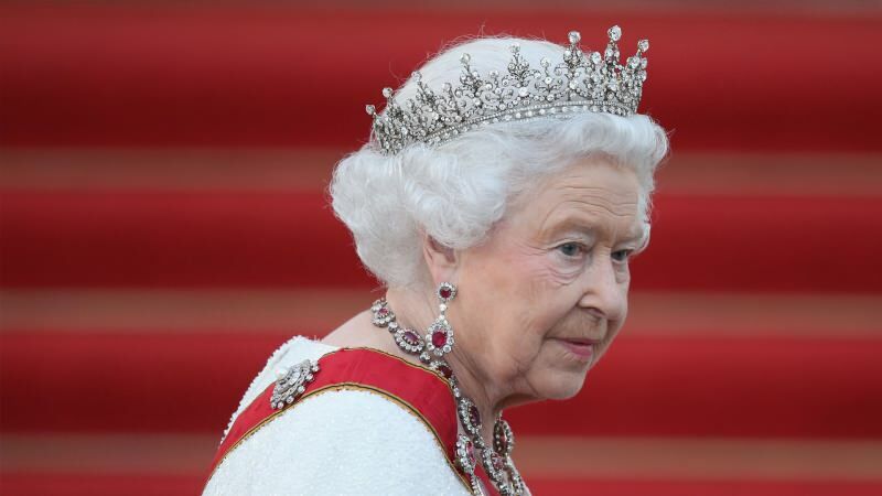 кралица Елизабет напусна двореца