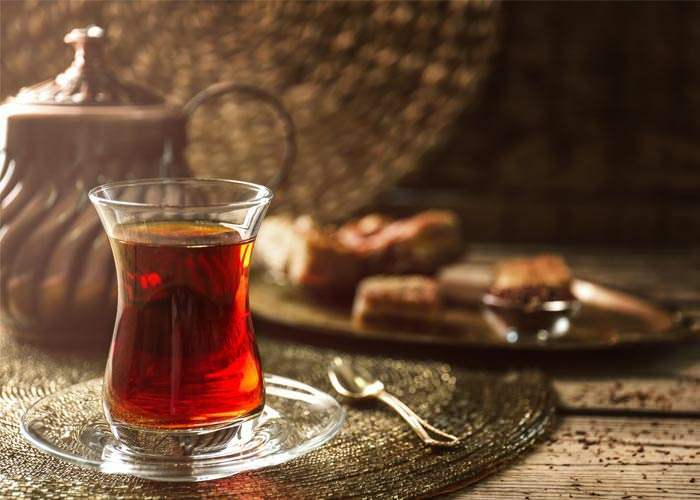 Жаден ли е пиенето на чай на сахура?