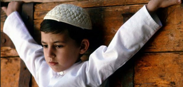 Какво трябва да се направи на детето, което не се моли?