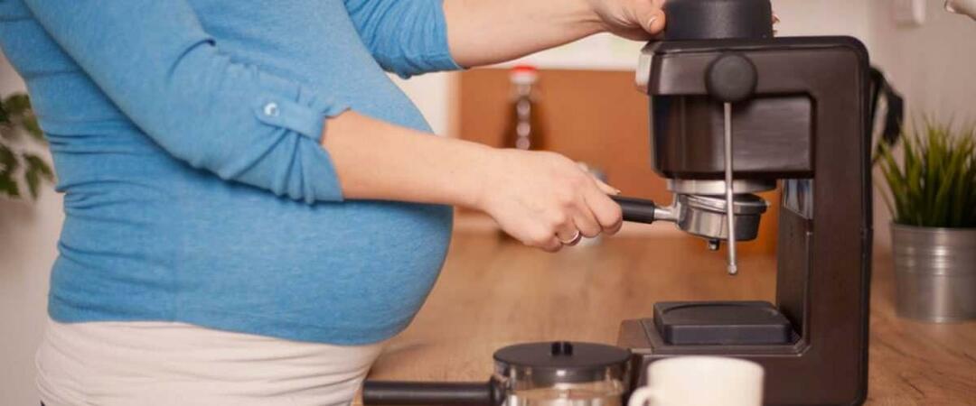 Половин чаша кафе на ден по време на бременност скъсява ръста на детето с 2 см