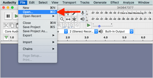 Изберете Файл> Отваряне и отидете до вашия видео файл в Audacity.