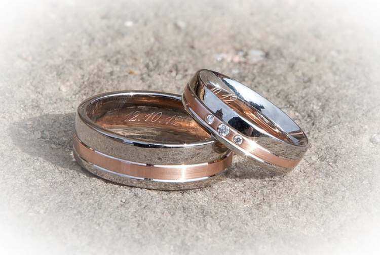 Как да кажа сватбени пръстени насън? Смисълът да виждаш сватбени пръстени насън ...