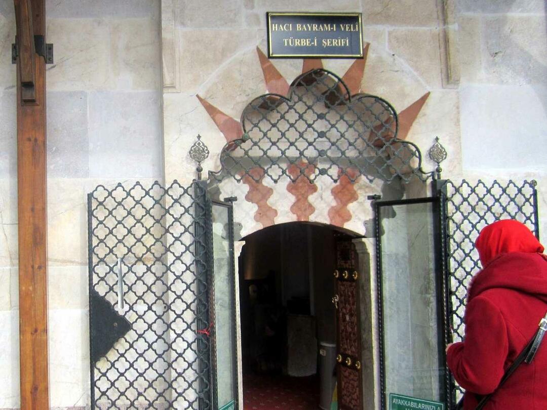 Портата на гробницата Хачи Байрам-и Вели