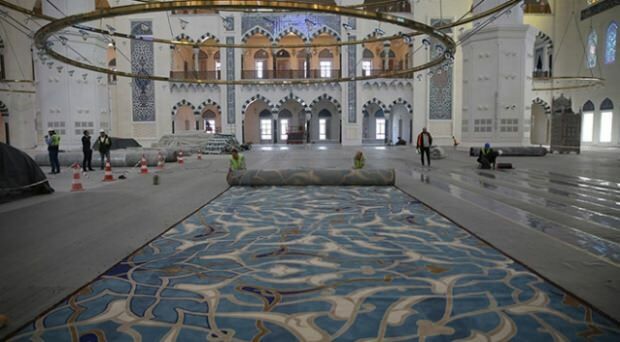 Бяха положени килими на джамията Шамлика
