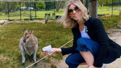 Актрисата Зерин Текиндор нахрани кенгуру със собствените си ръце!