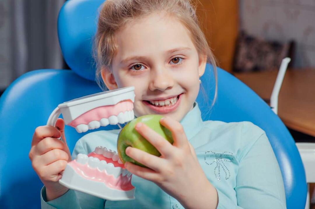 Каква трябва да бъде грижата за зъбите за училищните деца?