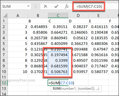 Формула на Excel SUM, използваща клетъчен диапазон