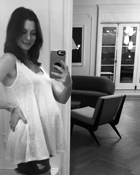 Ан Хатауей бременна за втори път