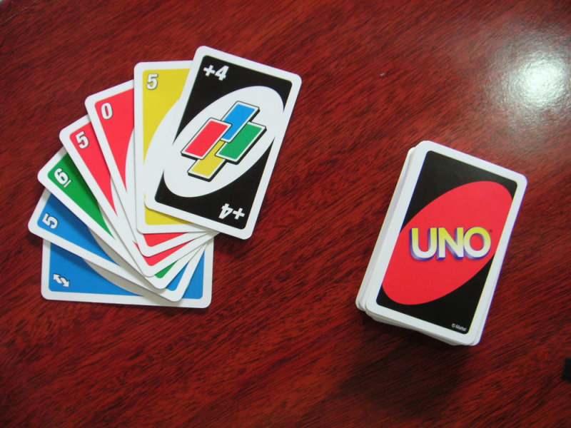 Как да играя UNO игра? Какво е UNO игра? Правила за игра на ООН