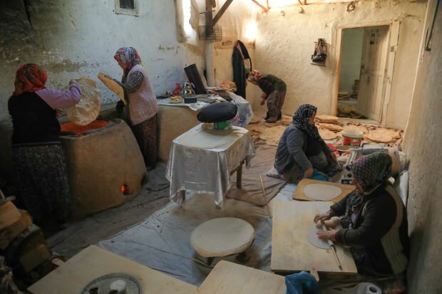 Жените, които правят хляб от тандур