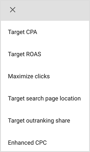 Това е екранна снимка на меню с опции за насочване в Google Ads. Опциите са Целева CPA, Целева ROAS, Максимизиране на кликванията, Насочване на местоположението на страницата за търсене, Целеви дял на изпреварване, Подобрена CPC. Майк Роудс казва, че опциите за интелигентно насочване в Google Ads използват изкуствен интелект, за да намерят хора с правилното намерение за вашата реклама.