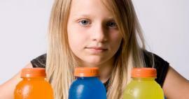 Експертите предупредиха! Пиенето на енергийни напитки от деца води до провал