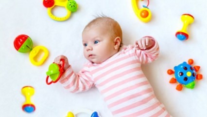 Какви трябва да са играчките за бебета от първа възраст?