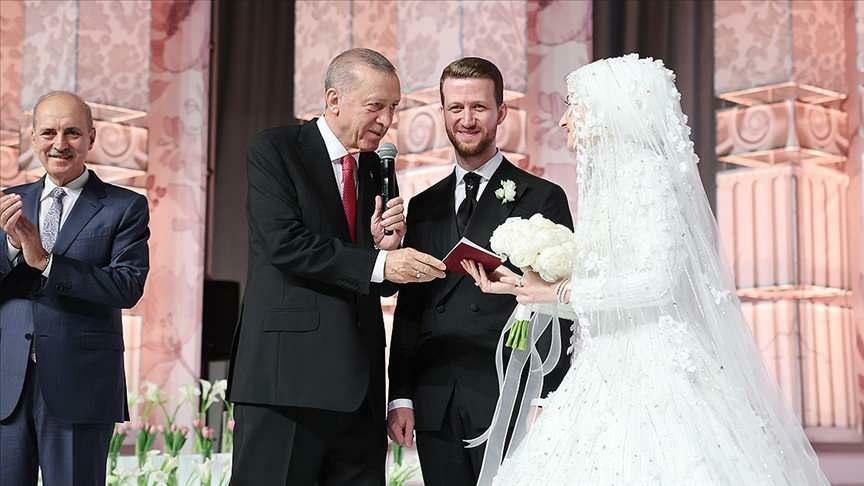 Президентът Ердоган беше свидетел на сватбата на своя племенник Осама Ердоган