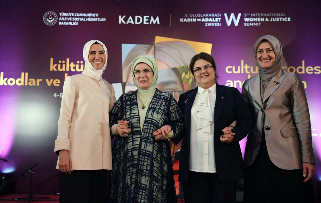 Първата дама Ердоган се срещна с Каутар Крику, министър на националната солидарност, семейството и положението на жените на Алжир.