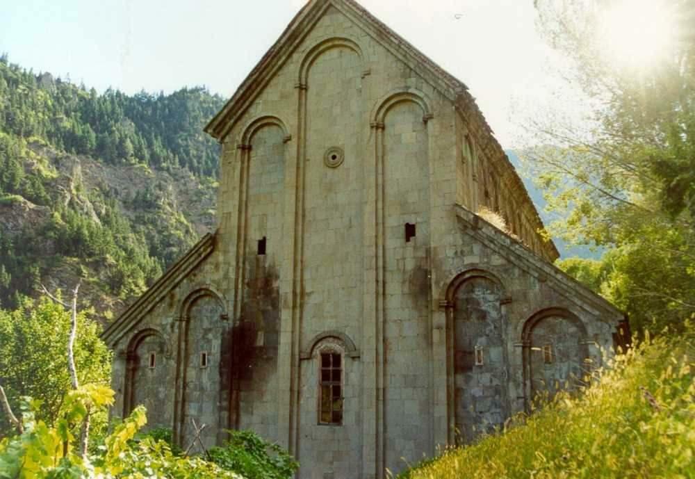 Църквата Бархал