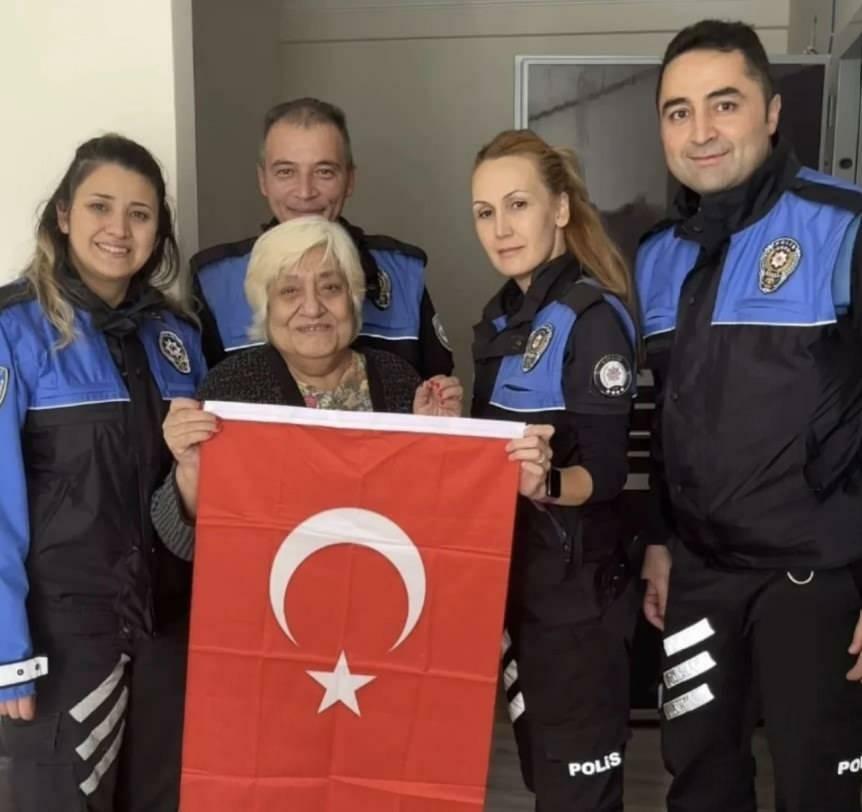Изненада на Nazan Çim и ​​полицейски екипи