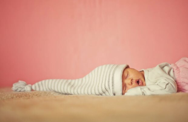 Какво трябва да се направи с бебето, което не спи?