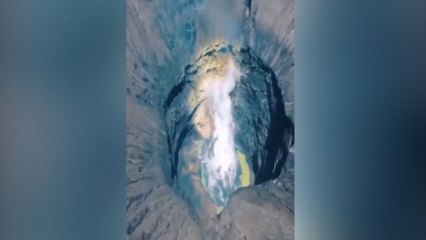 Вулкан на връх Брома, активен в Индонезия, гледан от въздуха!
