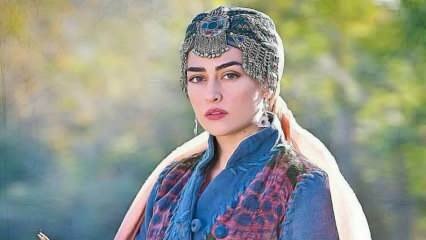 Есра Билгич, която играе Халиме Султан, любимата на Дирилиш Ертурул, стана лице на рекламата в Пакистан
