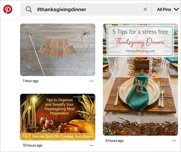 Тази екранна снимка показва резултати от търсене в Pinterest. В горния ляв ъгъл е логото на Pinterest, което представлява червен кръг с P в центъра. До логото има поле за търсене с думата за търсене „#thanksgivingdinner“. Появяват се три резултата от търсенето и под всяко изображение има времева рамка за това кога е бил публикуван щифтът, подчертавайки хронологичния характер на резултатите от търсенето с хаштаг.