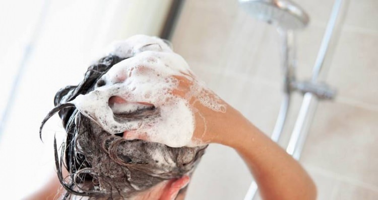 Как трябва да се мие косата?