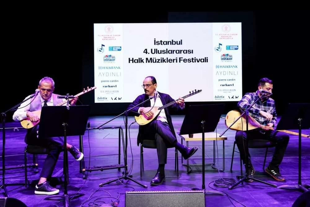 Ибрахим Калън изнесе концерт с народни песни