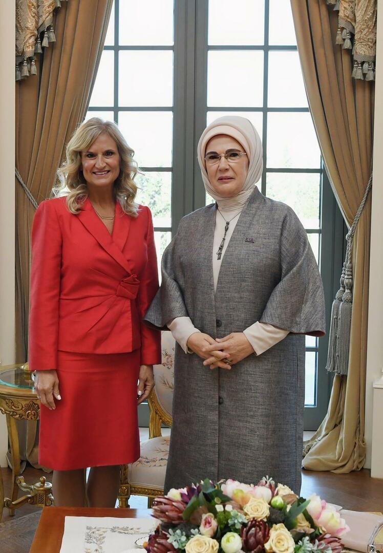 Емине Ердоган се срещна със съпругата на американския посланик в Анкара Черил Флейк