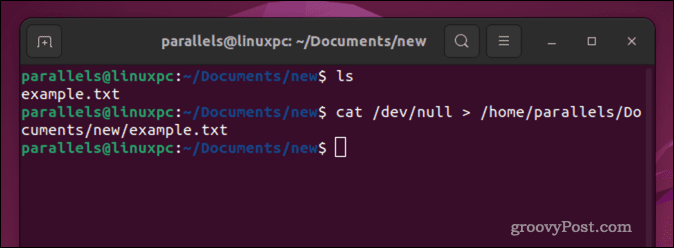 Изпразнете файл в Linux с помощта на командата cat