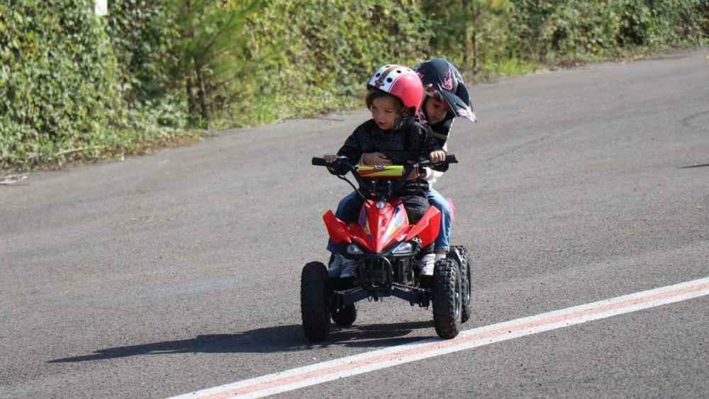 Кенан Софуоглу подари мотоциклет на 4-годишния Гьоктюрк