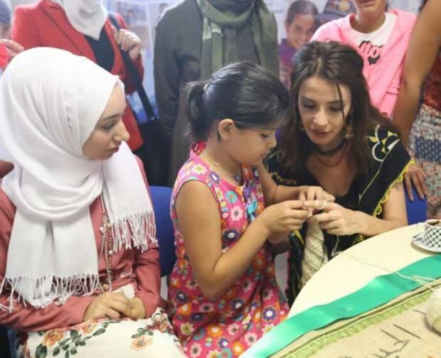 Сонгюл Йоден се срещна със сирийски жени