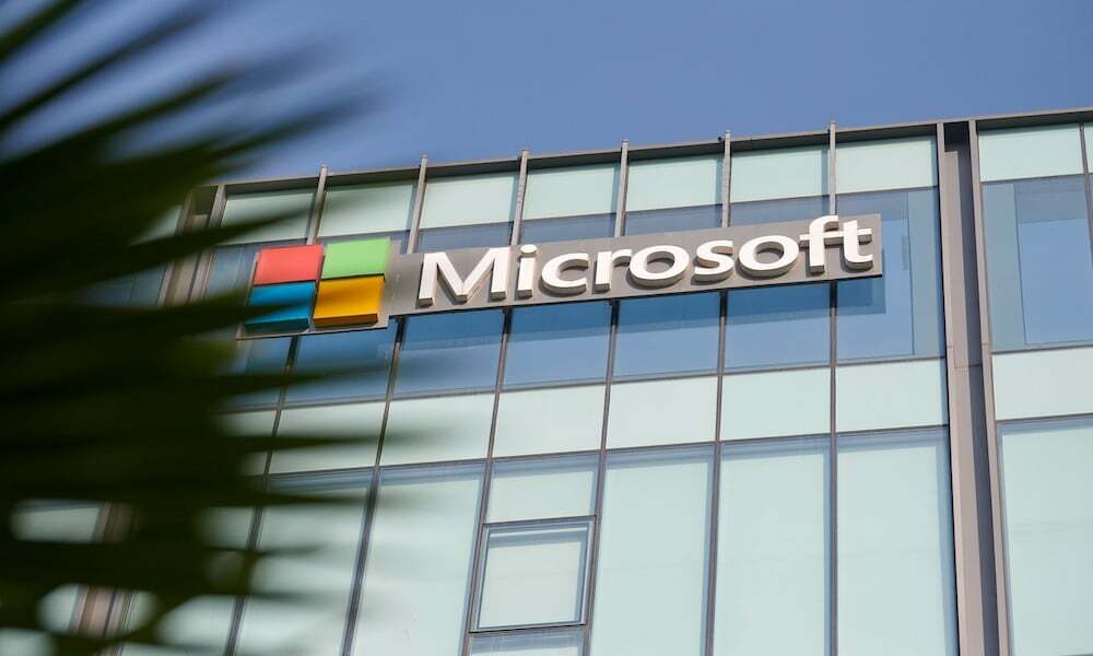 Служителите на OpenAI заплашват да напуснат масово заради Microsoft