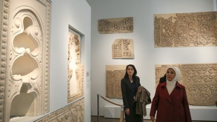Първата дама Ердоган посети музея на Бергама