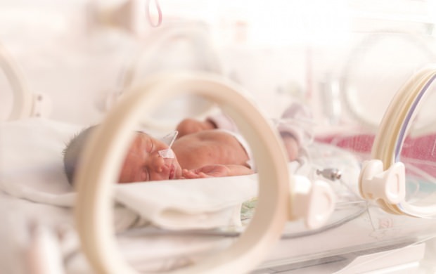 Защо новородените се вземат инкубатор?