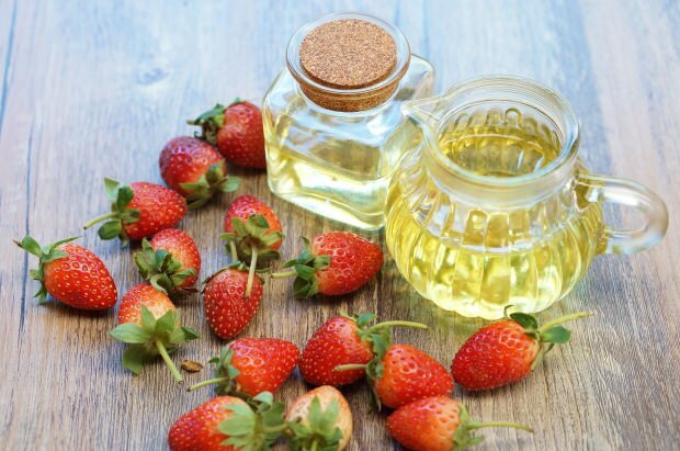 Как се прилага ягодовото масло върху кожата?